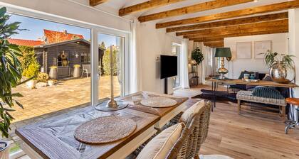 Holiday Home 'Charmantes Haus Für Eine Auszeit' with Private Terrace, Private Garden and Wi-Fi