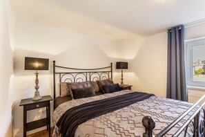 2 bedrooms, iron/ironing board, free WiFi