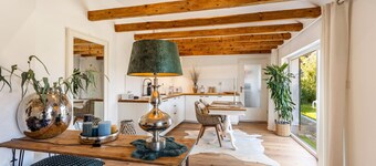 Holiday Home 'Charmantes Haus Für Eine Auszeit' with Private Terrace, Private Garden and Wi-Fi