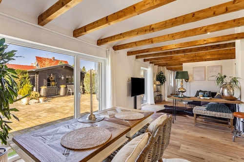 Ferienhaus 'Charmantes Haus Für Eine Auszeit' mit privater Terrasse, privatem Garten und Wi-Fi