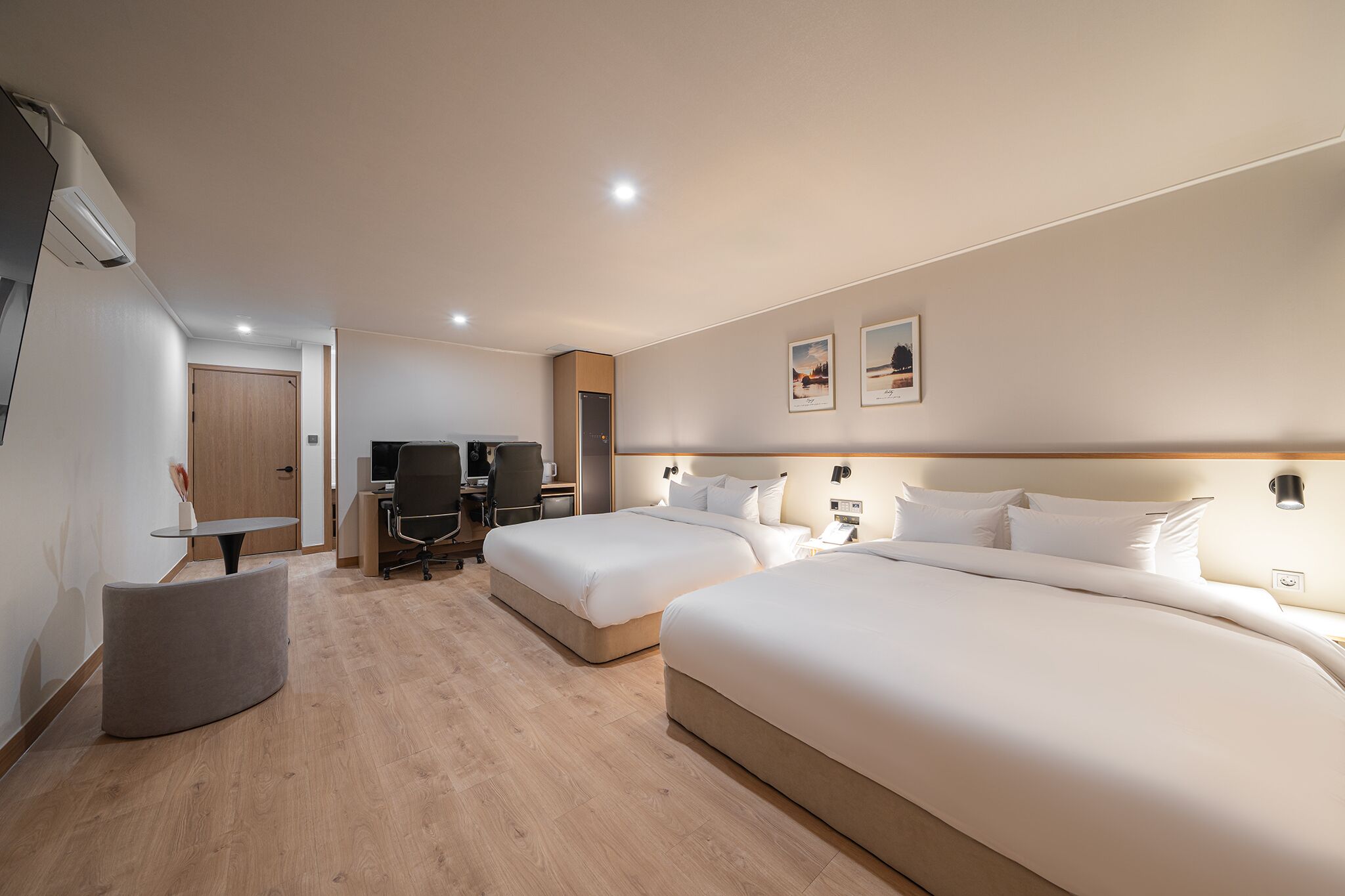 프리미어 트윈 2PC | 고급 침구, 오리/거위털 이불, 무료 WiFi, 침대 시트