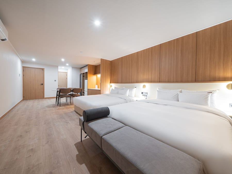 VVIP Party Family Twin | Premium bedding, down comforters, free WiFi, bed sheets