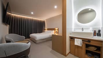 Premium bedding, down comforters, free WiFi, bed sheets