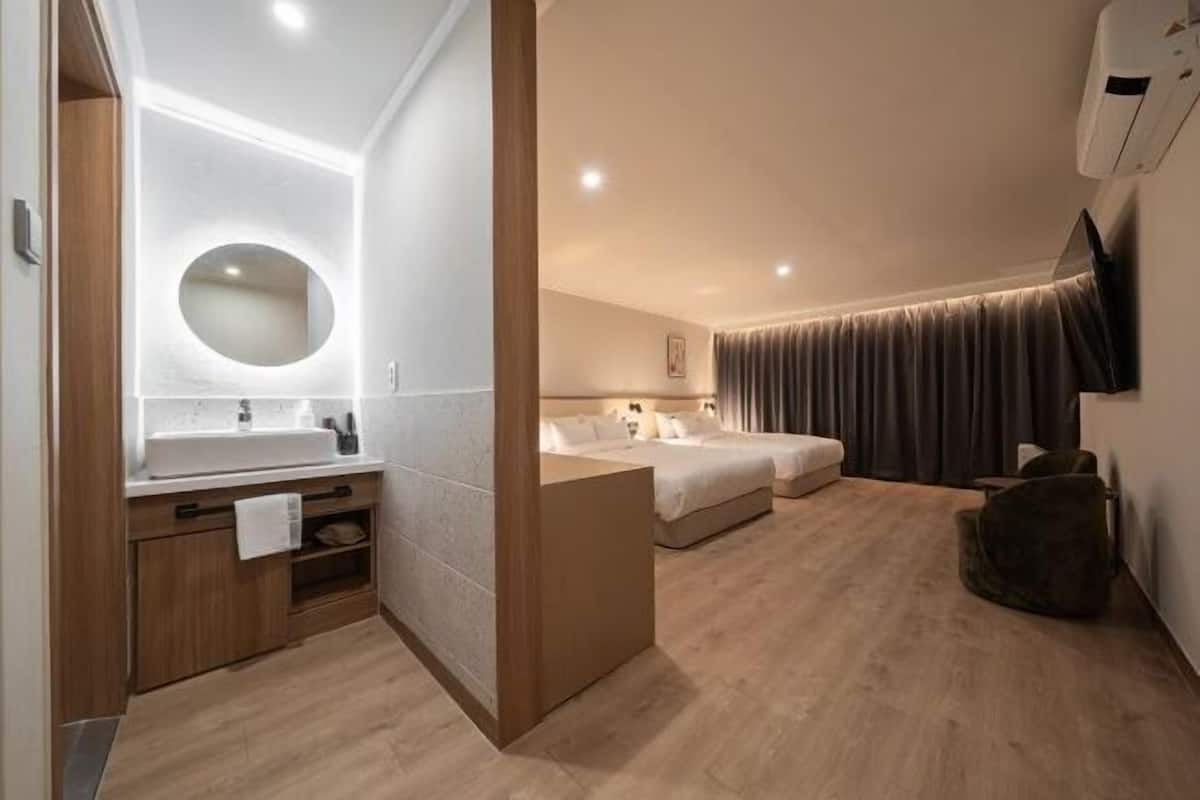 Premium bedding, down duvets, soundproofing, free WiFi