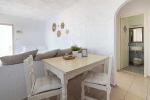 Apartment, 1 Bedroom, Terrace | Desk, free WiFi, bed sheets