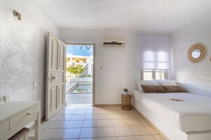 Escritorio, wifi gratis y ropa de cama 