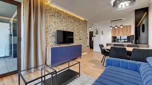 Superior-Apartment, Stadtblick | Wohnzimmer
