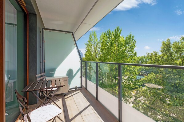 Apartemen Deluks, pemandangan kota | Balkon