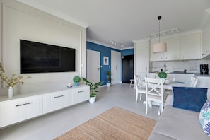 Deluxe Apartment, City View | Living room - Bulvar Miramar by Lion Apartments (Gdansk)