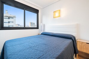 1 slaapkamer, een strijkplank/strijkijzer, wifi (toeslag), beddengoed