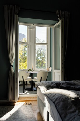 Bright & Cozy  2BR Apartment in West Berlin,Perfect for Families, 70m to Metro