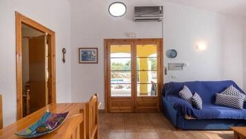 Een smart-tv en een dvd-speler