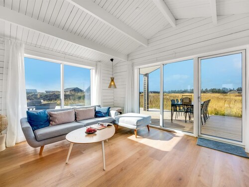 "Luisa" - 1km from the sea by Interhome