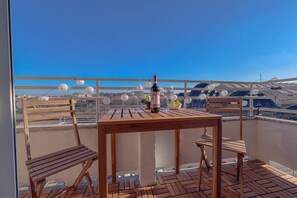 Outdoor dining - Spacious with Romantic Balcony and 2 Bathrooms in the Centre (Milano)