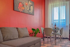 Living area - Spacious with Romantic Balcony and 2 Bathrooms in the Centre (Milano)