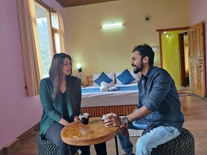 Couples dining - Undiscovered Mountains Hotel (Banjar)