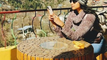 Deluxe Double Room, Balcony, Hill View | Balkoni