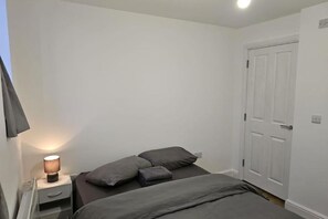 1 Schlafzimmer, Bügeleisen/Bügelbrett, Bettwäsche
