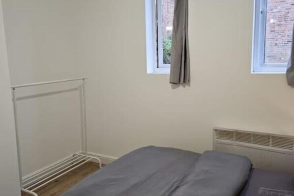 1 chambre, fer et planche Ă repasser, draps fournis