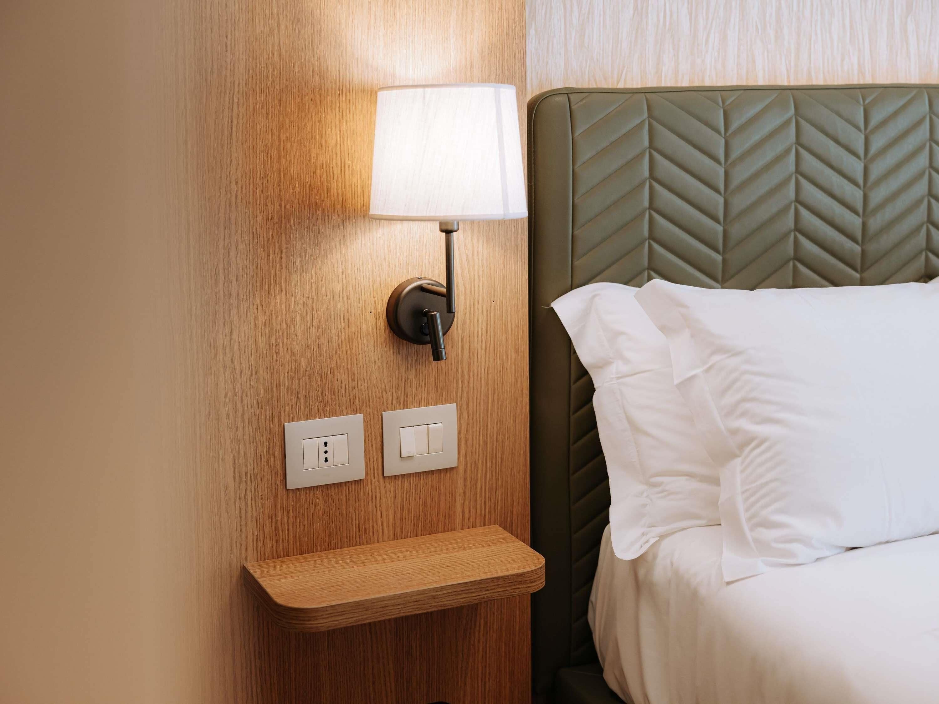 Minibar, Zimmersafe, Schreibtisch, laptopgeeigneter Arbeitsplatz