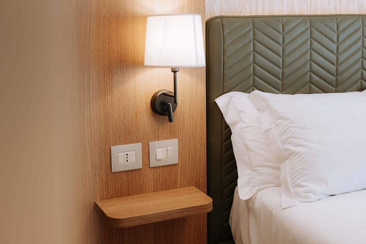 Minibar, Zimmersafe, Schreibtisch, laptopgeeigneter Arbeitsplatz