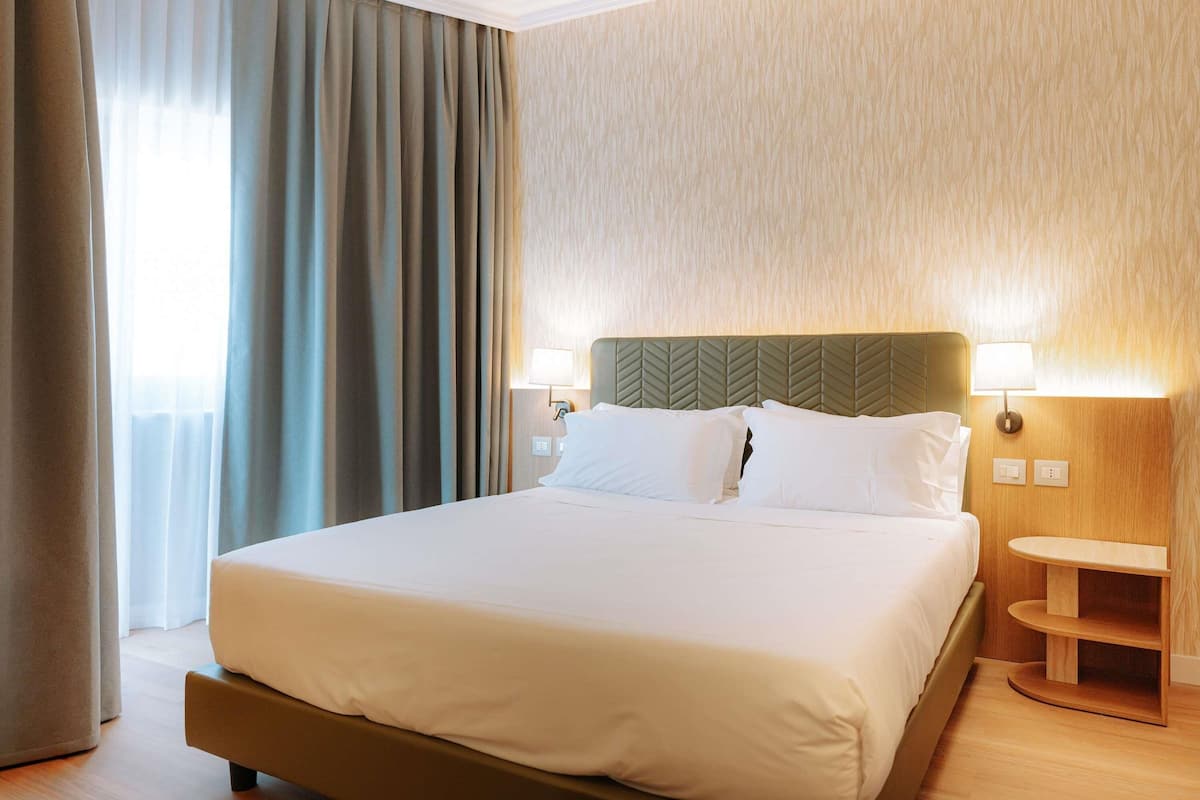 Habitació superior | Minibar, caixa forta a l'habitació i escriptori