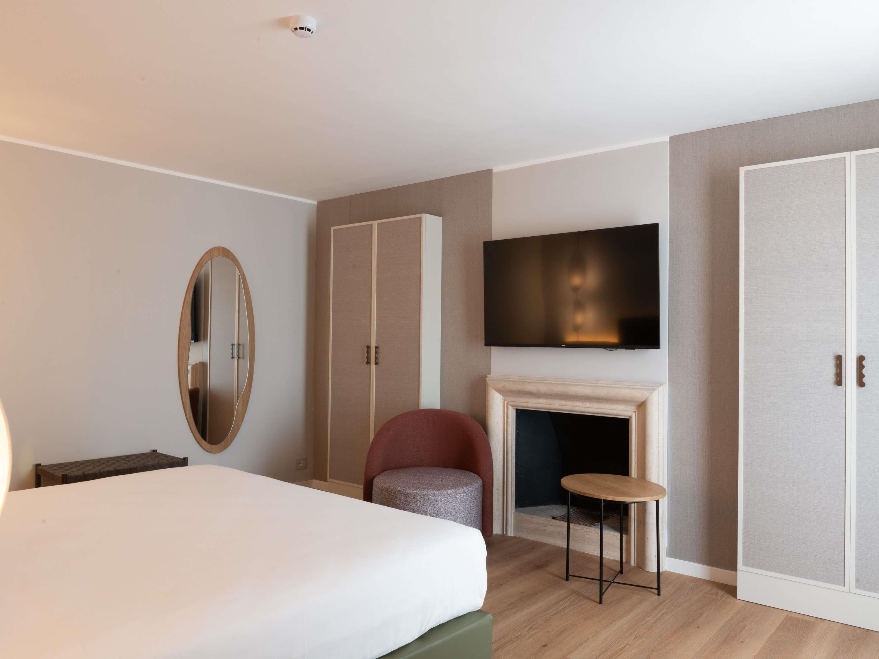 Suite | Minibar, caixa forta a l'habitació i escriptori 
