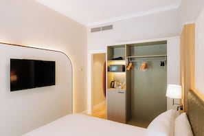 Habitación clásica, 1 cama individual | Minibar, caja de seguridad en la habitación y escritorio