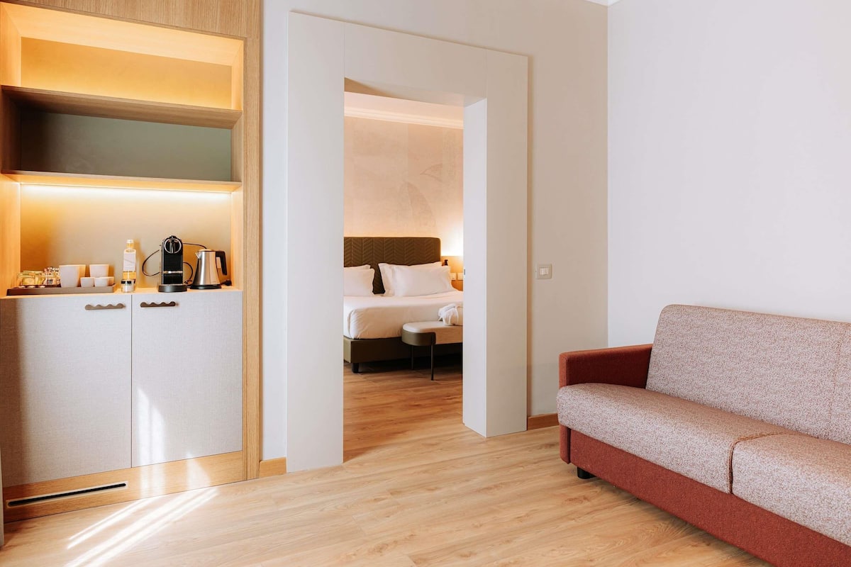 Suite | Minibar, caixa forta a l'habitació i escriptori