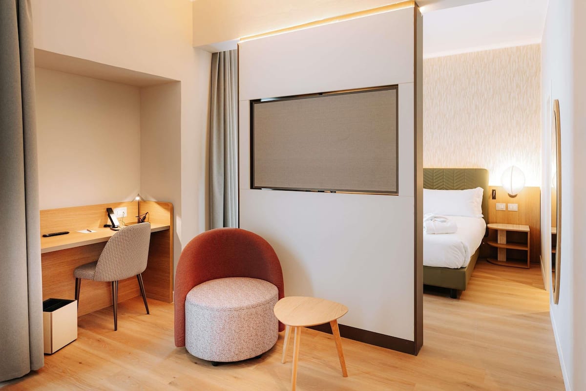 Suite júnior, 1 llit doble | Minibar, caixa forta a l'habitació i escriptori