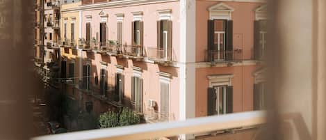 Suite | Minibar, in-room safe, desk, laptop workspace