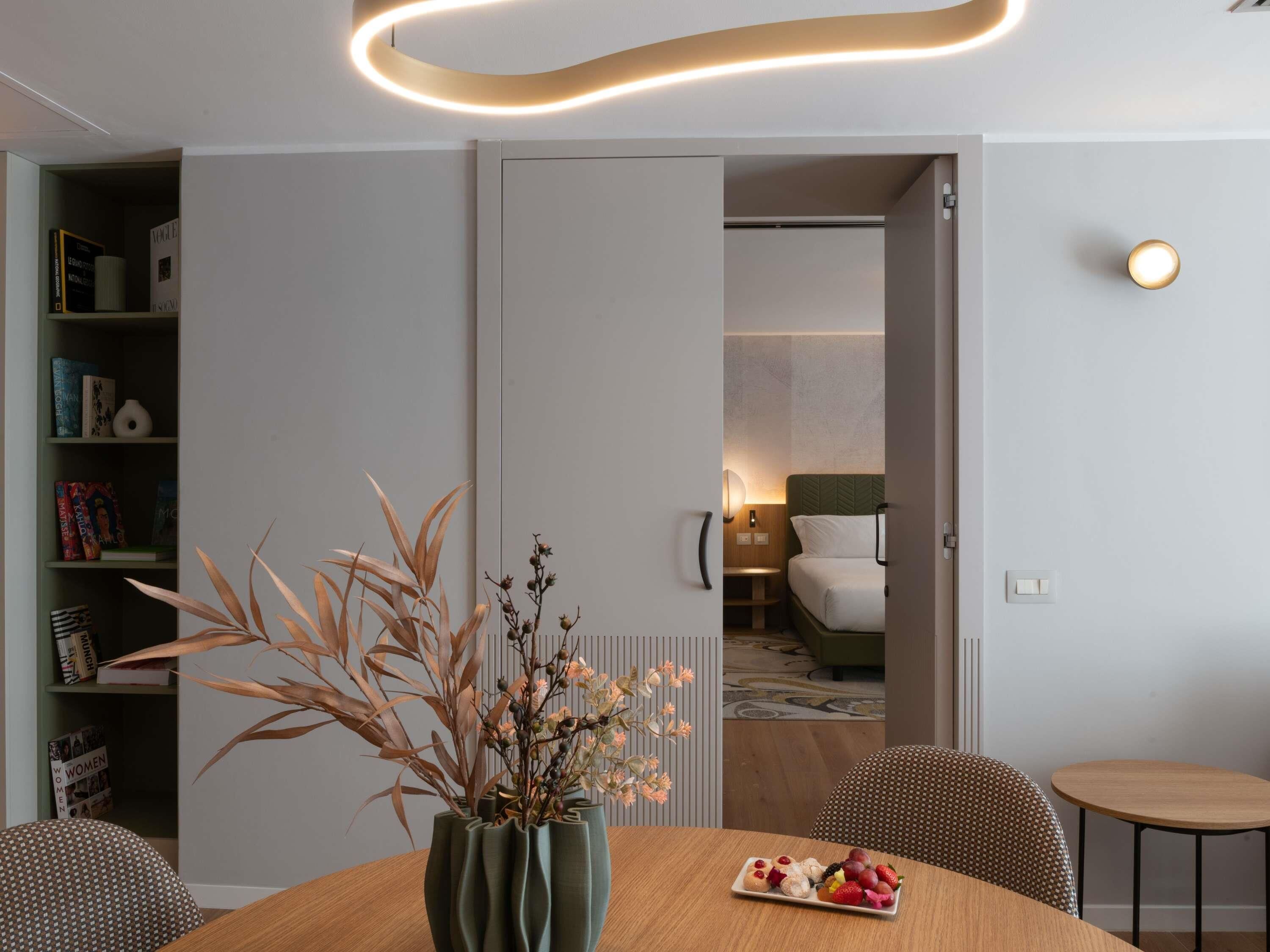 Suite Exécutive, 1 très grand lit | Minibar, coffres-forts dans les chambres, bureau