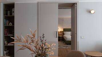 Suite Exécutive, 1 trÚs grand lit | Minibar, coffres-forts dans les chambres, bureau