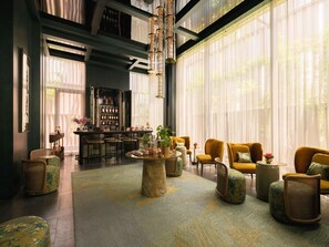 4 間餐廳；供應早餐、午餐、晚餐和早午餐