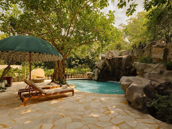 Couples treatment rooms, steam room, body treatments, mud baths