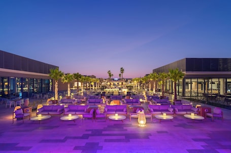 Speisen im Freien. Rixos Obhur Jeddah Resort & Villas