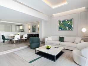 45-inch Smart TV with cable channels, fireplace - Rixos Obhur Jeddah Resort & Villas (Jeddah)