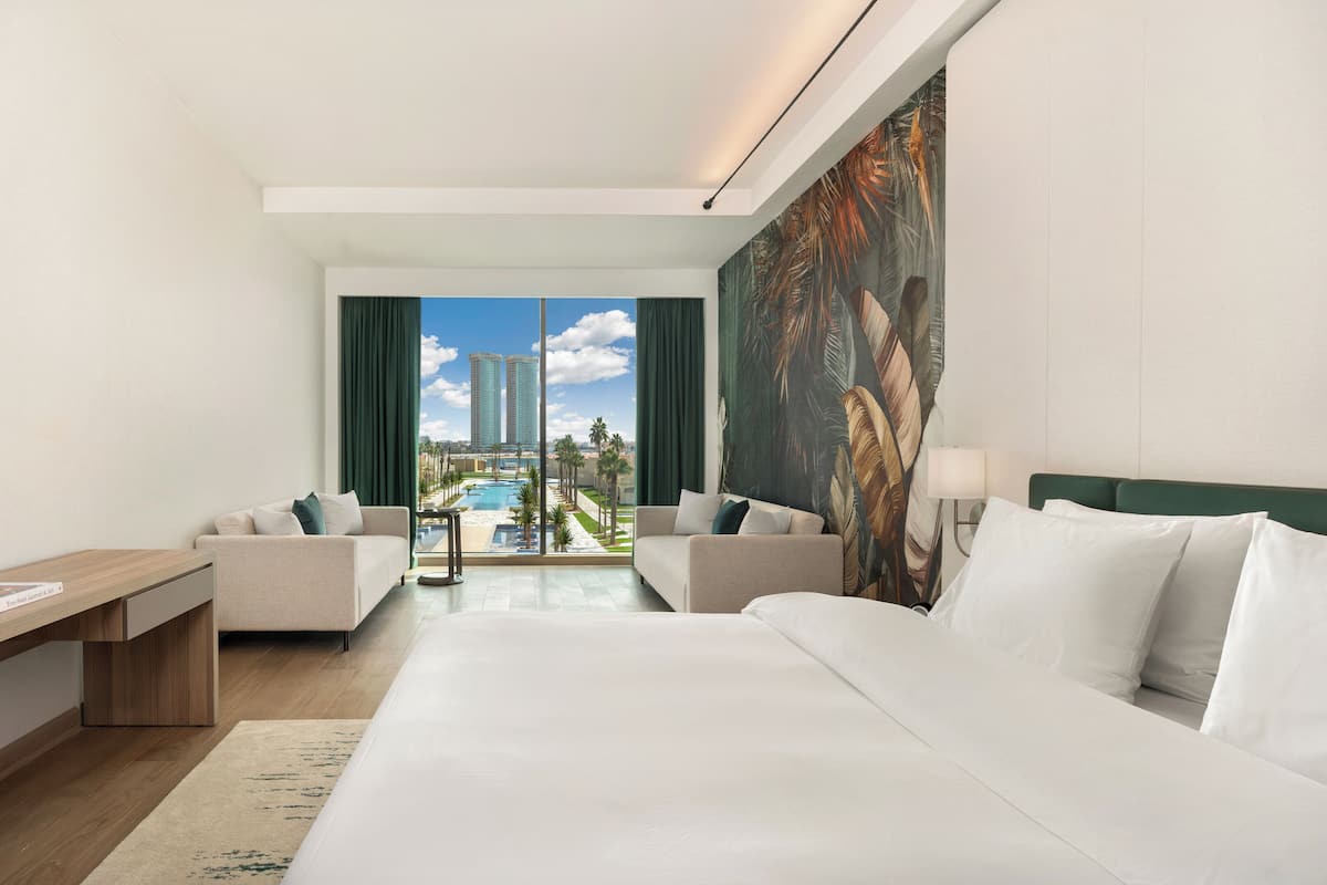 Executive Suite, Pool View | Minibar, in-room safe, desk, iron/ironing board