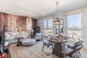 Unclassified image, 3 of 34, button