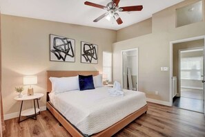 5 bedrooms, iron/ironing board, travel cot, WiFi - Level Up Lodge: 5-Bedroom Arcade Bliss with Grill (North Las Vegas)