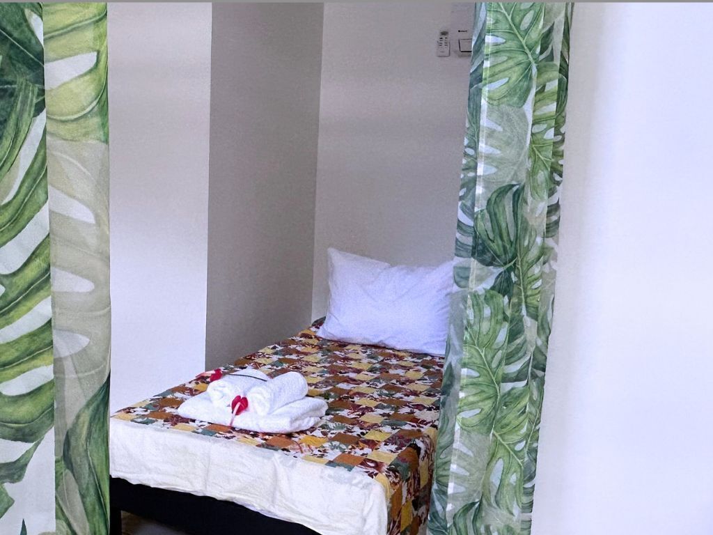 WiFi, bed sheets