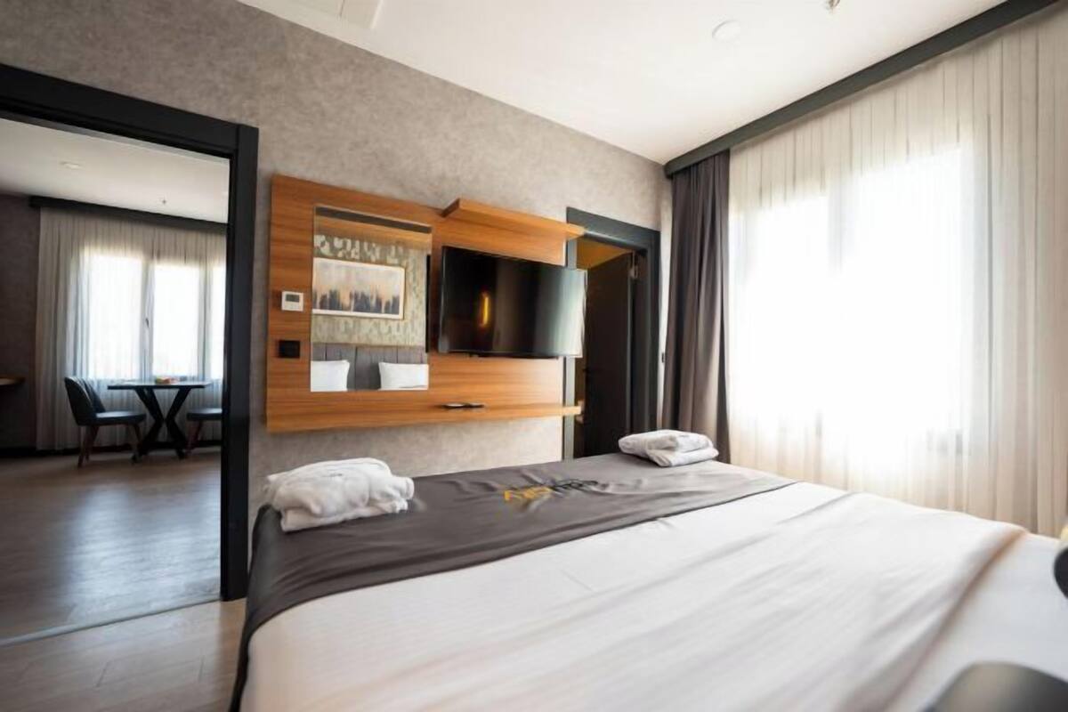 Premium bedding, in-room safe, desk, soundproofing
