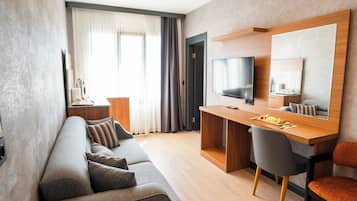 Junior Suite, City View | Pemandangan dari bilik