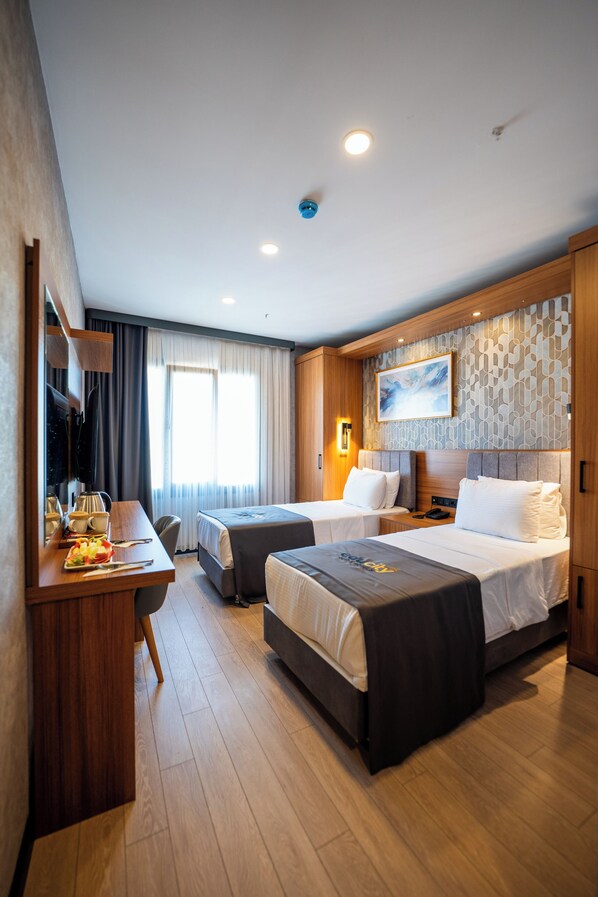 1 bedroom, premium bedding, in-room safe, desk