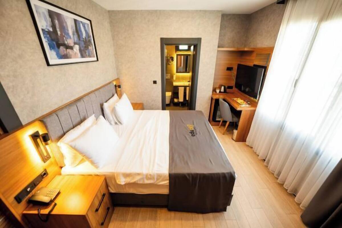 Premium bedding, in-room safe, desk, soundproofing