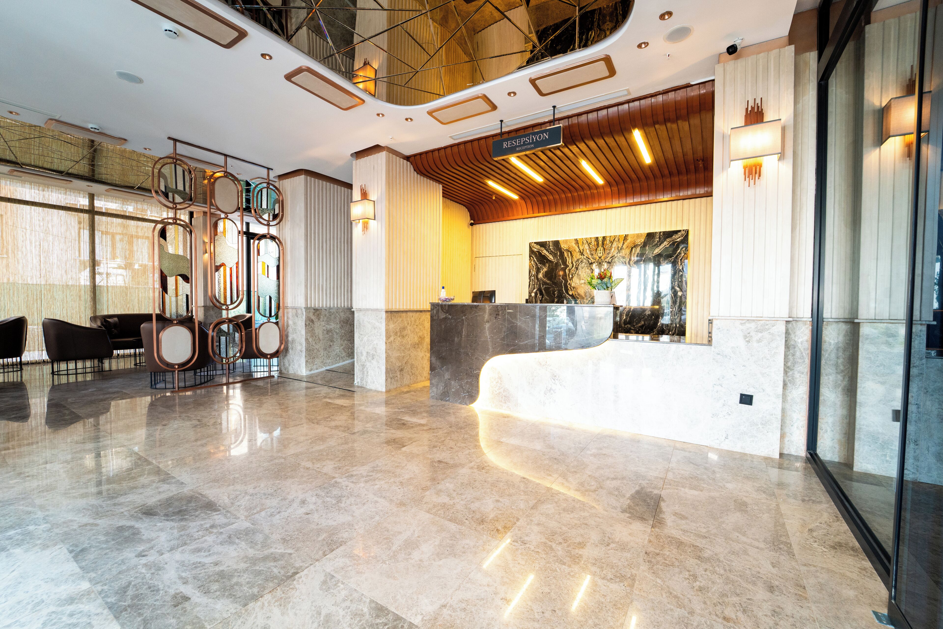 ฝ่ายต้อนรับ