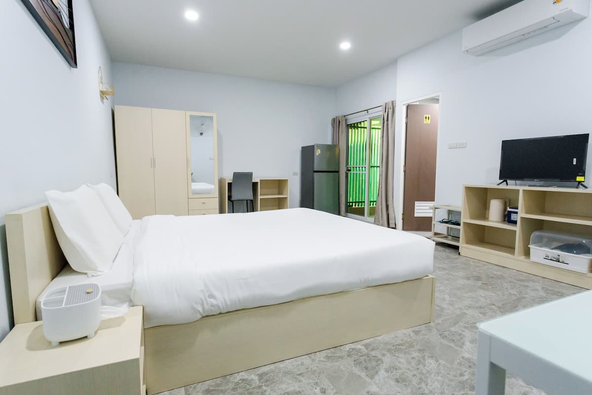 1 bedroom, premium bedding, down duvets, individually decorated