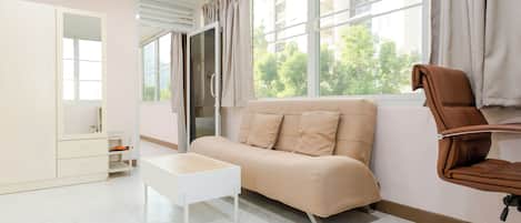 Premium Room, 1 Bedroom, Private Bathroom, Courtyard View | 1 bedroom, premium bedding, down comforters, individually decorated