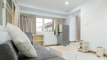 Premium Room, 1 Bedroom, Private Bathroom, Courtyard View | Living area | 32-inch Smart TV with cable channels