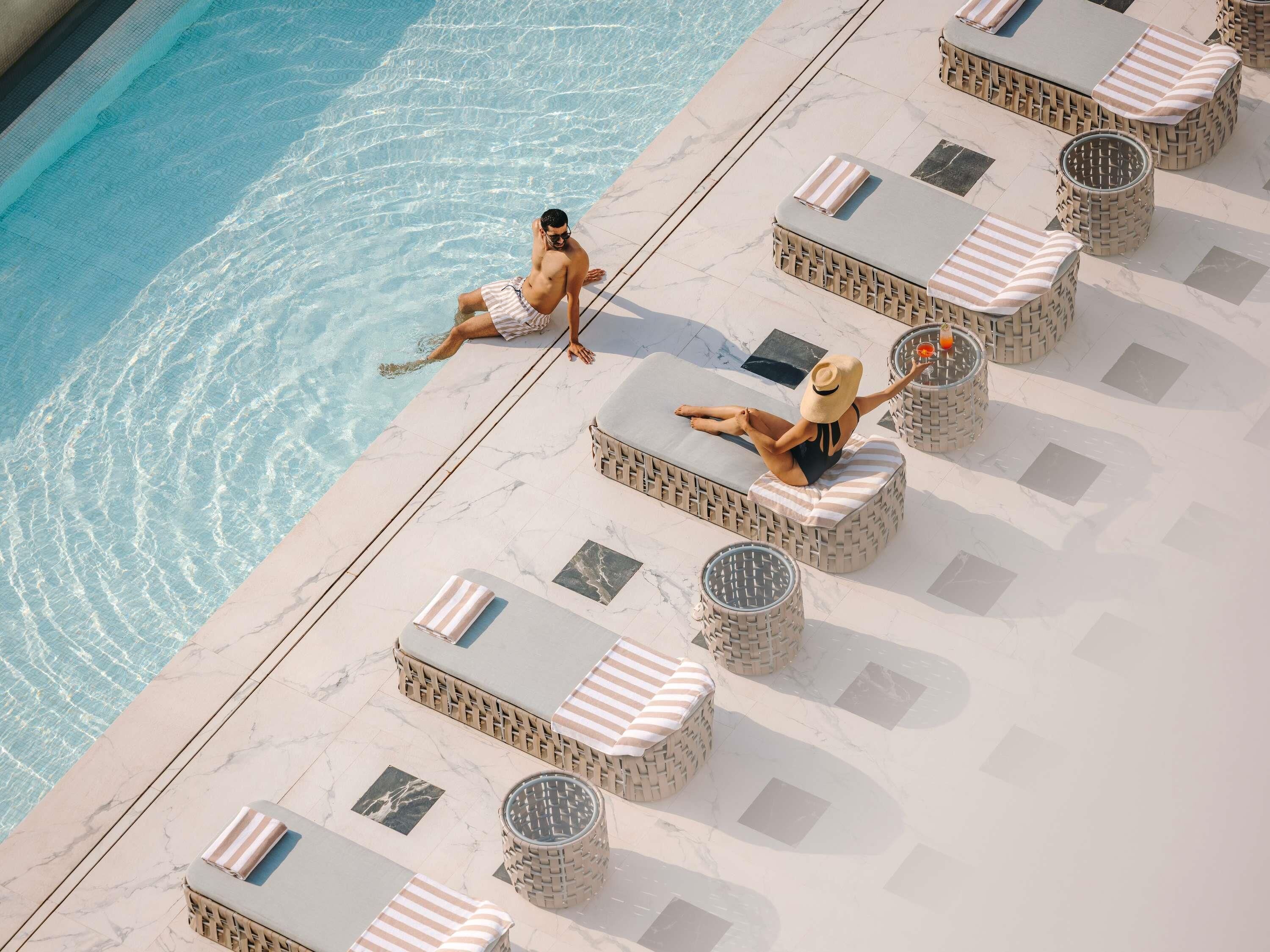 FAIRMONT 1 King Bed Pool View | Premium bedding, free minibar, in-room safe, desk